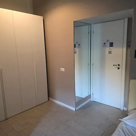 Esposito Plaza- & Guest house *