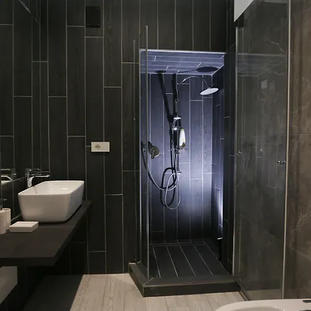 Esposito Plaza- & 4*