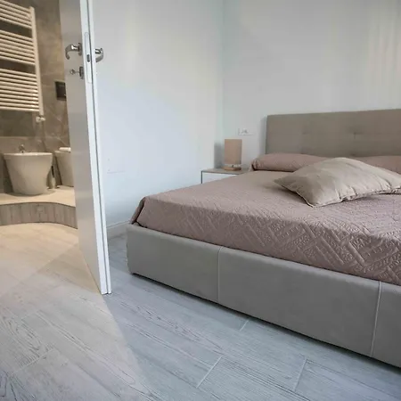 Esposito Plaza- Rooms&suite *