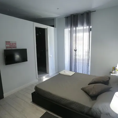 Esposito Plaza- & Guest house